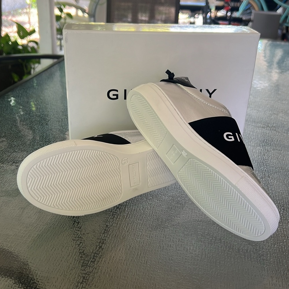 Givenchy Kids Sneakers - Picture 5 of 10